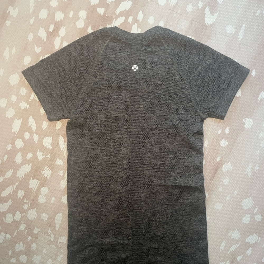 Women’s Lululemon Swifty Tech Short Sleeve Tee in size 4